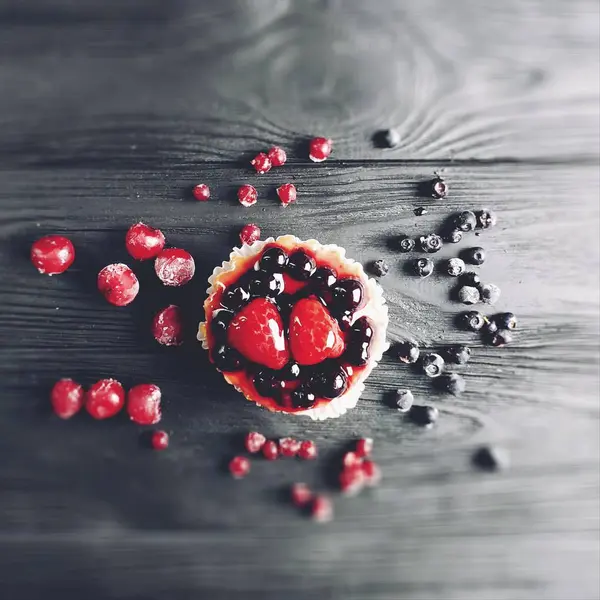 Lezzetli kek çilek ile