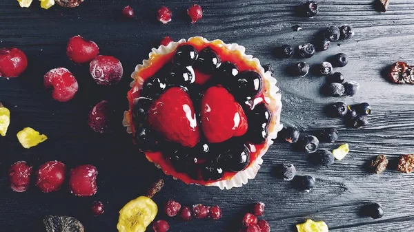 Lezzetli kek çilek ile