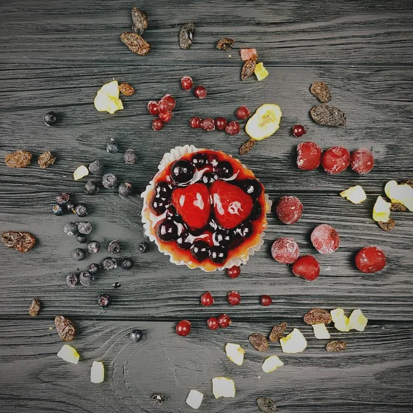 Lezzetli kek çilek ile