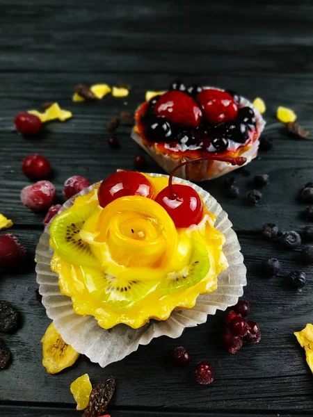 Lezzetli kek çilek ile