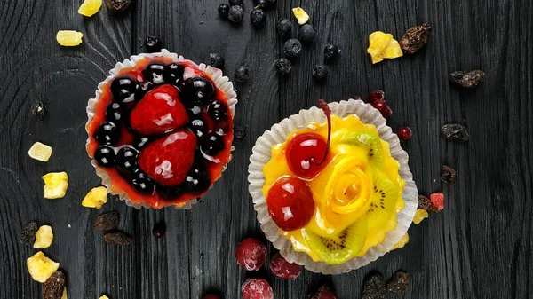 Lezzetli kek çilek ile