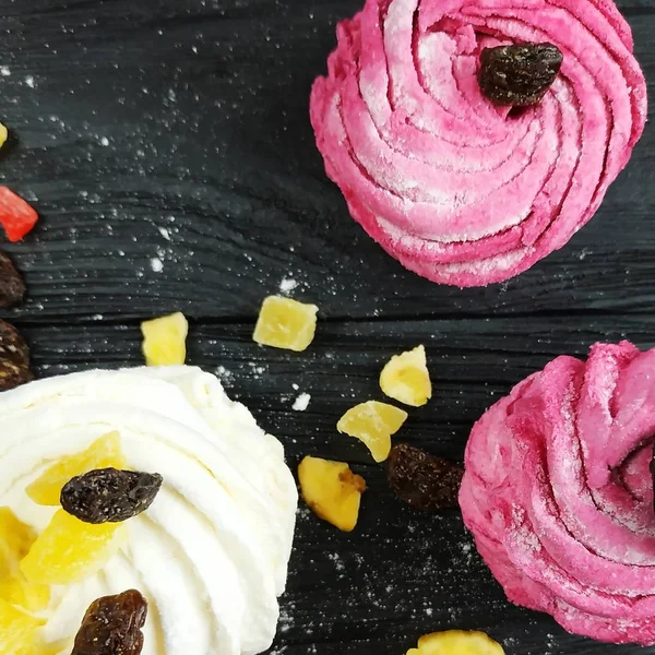 Lezzetli kek çilek ile