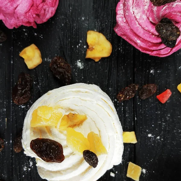 Lezzetli kek çilek ile