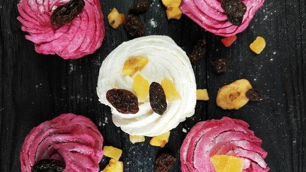 Lezzetli kek çilek ile