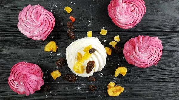 Lezzetli kek çilek ile