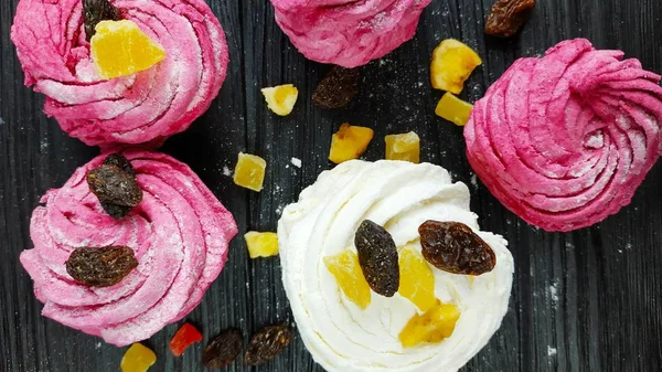 Lezzetli kek çilek ile