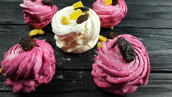 Lezzetli kek çilek ile