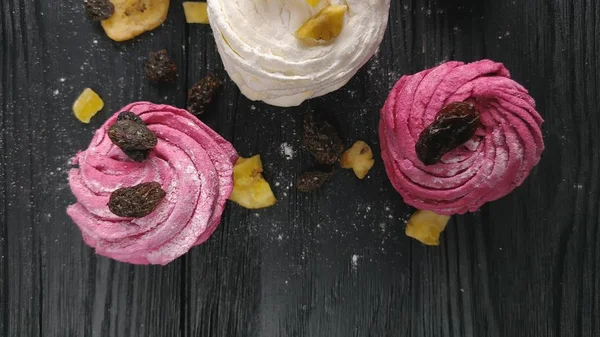 Lezzetli kek çilek ile