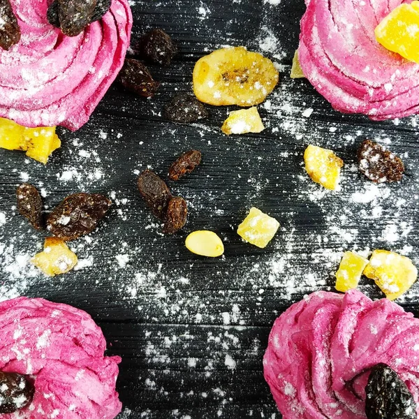 Lezzetli kek çilek ile