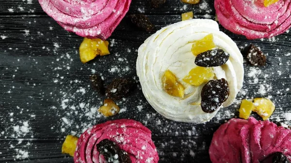 Lezzetli kek çilek ile