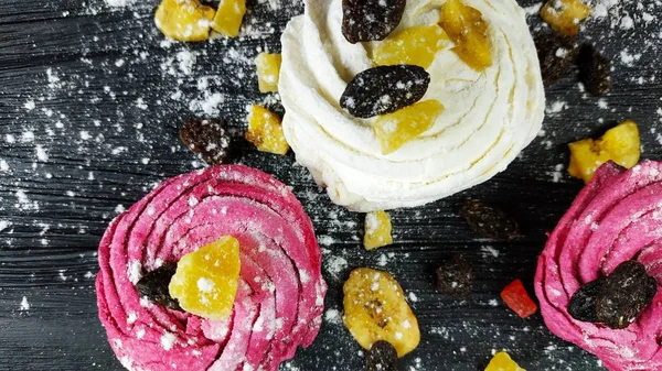 Lezzetli kek çilek ile