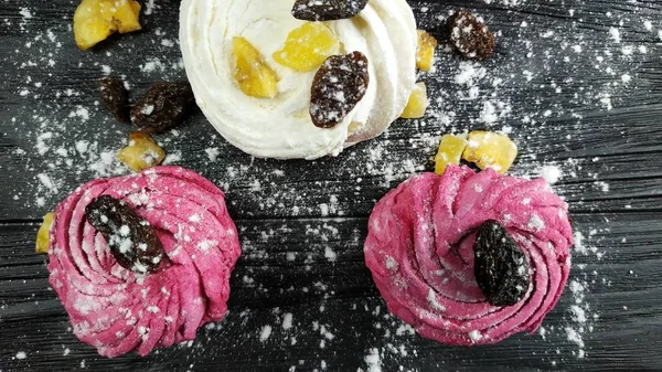 Lezzetli kek çilek ile