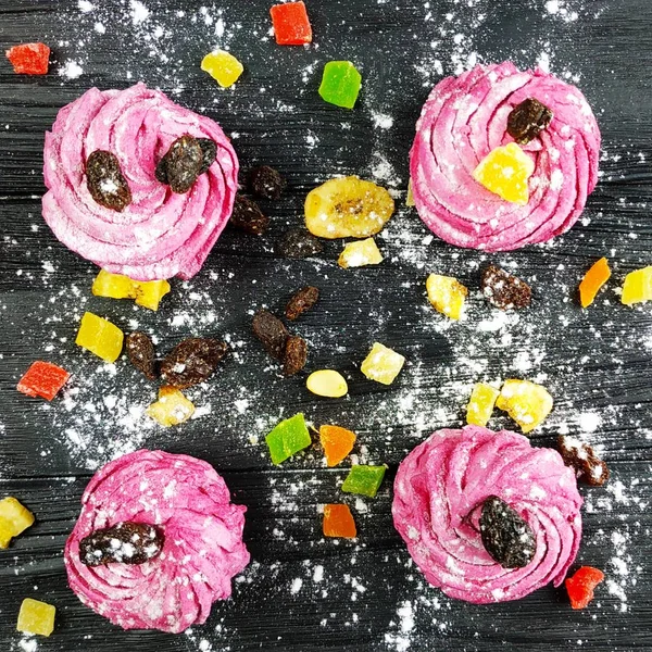 Lezzetli kek çilek ile