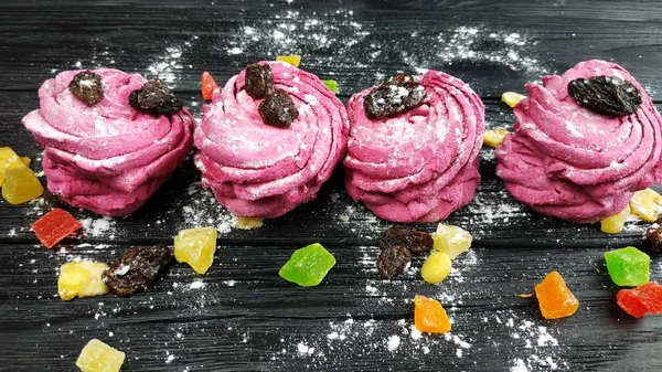 Lezzetli kek çilek ile