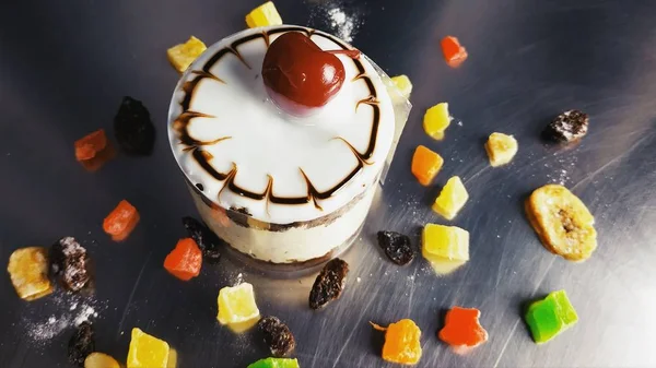 Lezzetli kek çilek ile