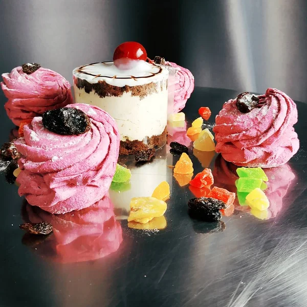 Lezzetli kek çilek ile