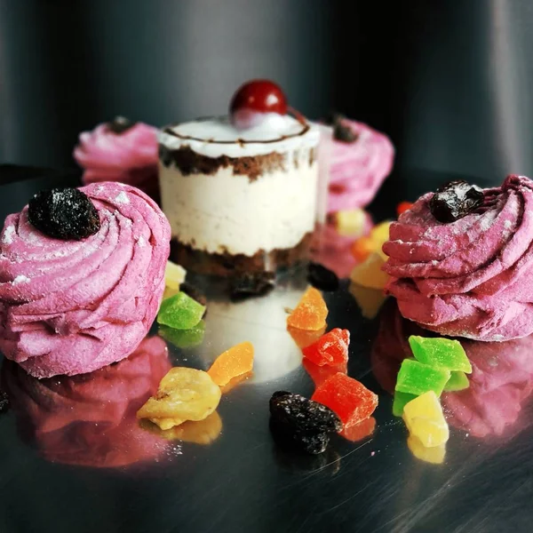 Lezzetli kek çilek ile