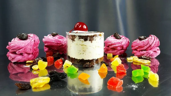 Lezzetli kek çilek ile