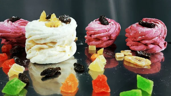 Lezzetli kek çilek ile