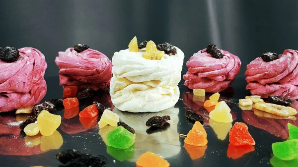 Lezzetli kek çilek ile