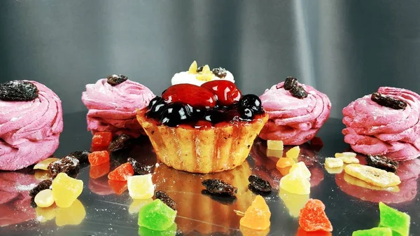 Lezzetli kek çilek ile