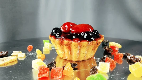 Lezzetli kek çilek ile