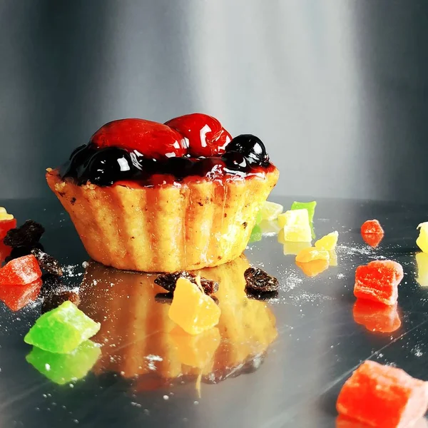 Lezzetli kek çilek ile