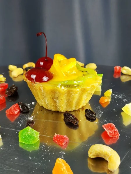 Lezzetli kek çilek ile