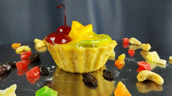 Lezzetli kek çilek ile