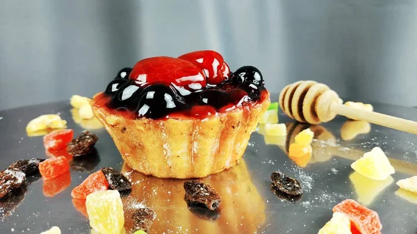 Lezzetli kek çilek ile