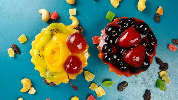 Lezzetli kek çilek ile