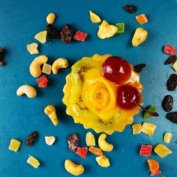 Lezzetli kek çilek ile