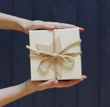 el yapımı hediye kutuları tablo