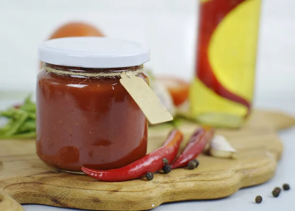 Sauces Bouteilles Sur Table — Photo