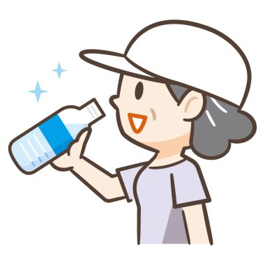 Yaşlı kadın plastik şişe su içiyor.