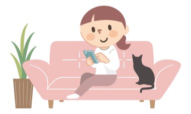 Kanepede akıllı telefon kullanan genç bir kadın.