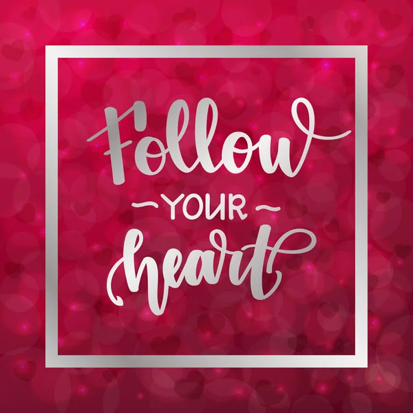 Kövesd a szíved. Motivációs és inspiráló kézírásos betűkkel a homályos bokeh háttér szívét. Vektoros illusztráció plakátok, kártyák és még sok más. — Stock Vector