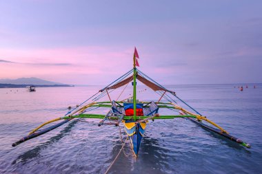 Morong kıyıya Bataan, Filipinler, tekneler.