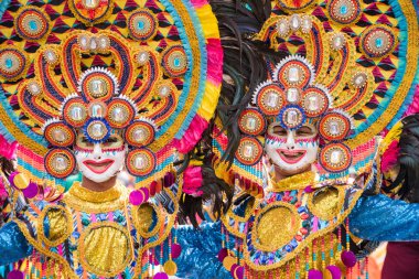 Geçit töreni 2018 renkli gülümseyen maskesini Masskara Festivali, Bacolod City, Filipinler.