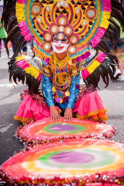 Geçit töreni 2018 renkli gülümseyen maskesini Masskara Festivali, Bacolod City, Filipinler.