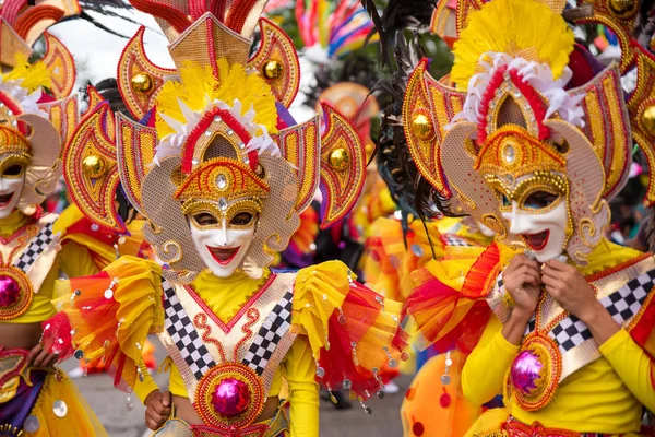 2018年马卡拉音乐节上五颜六色的微笑面具游行 菲律宾巴科洛德市 — 图库照片