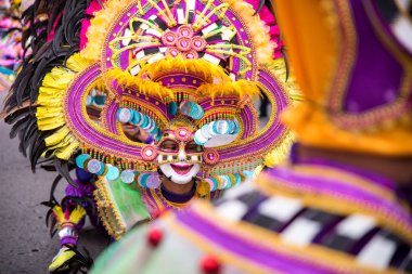 Geçit töreni 2018 renkli gülümseyen maskesini Masskara Festivali, Bacolod City, Filipinler.