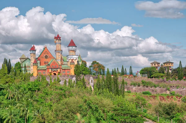 Eventyr kommer til live på Fantasy World på Lemery, Batangas, Phil - Stock-foto