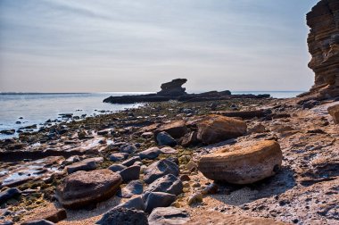 Masbate, Phi 'deki Animasola Adası' nın dalgalı kaya oluşum çizgileri.