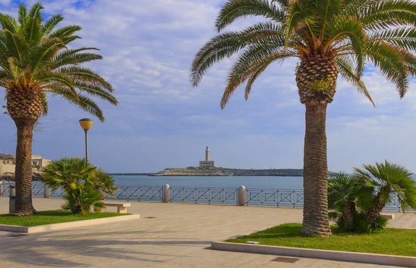 Costa Apulia Faro Vieste Encuentra Islote Santa Eufemia Frente Ciudad — Foto de Stock