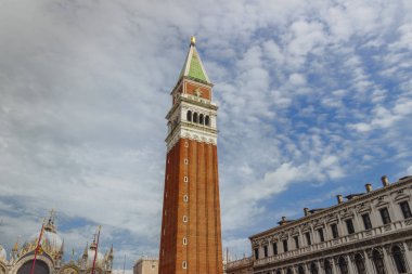 Saint Mark's Campanile çan kulesi, St Mark's Basilica Venedik, İtalya, Piazza San Marco'ya içinde yer alan var. Şehrin en tanınan simgeleri biridir.