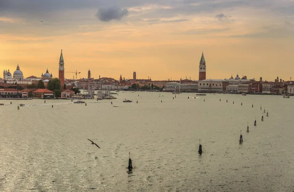 Panorama Venise Depuis Mer Pendant Coucher Soleil Magique Ciel Romantique — Photo