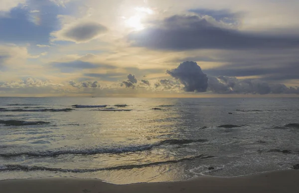 Zon Zeegezicht Natuurlijke Ontspannen Natuur Samenstelling Met Hemel Zee Strand — Stockfoto