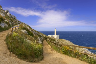: Salento sahil: Otranto Cape Palasca deniz feneri Apulia ayakta zor Granit kayalar üzerinde İtalya'nın en Doğu noktası olduğunu ve işaretler İyon Denizi ve Adriyatik Denizi toplantısı.