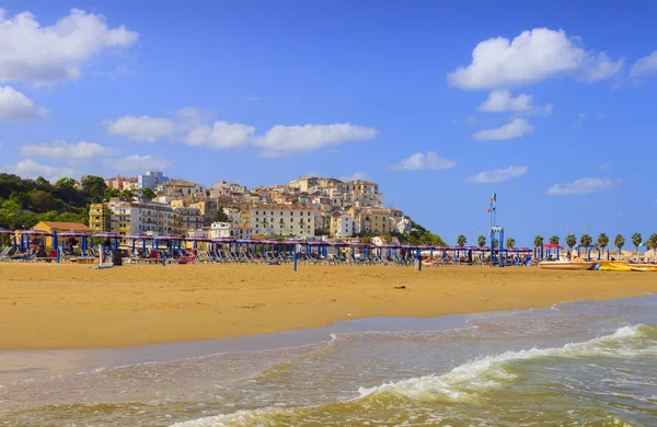 Vista Del Pequeño Pueblo Pintoresco Sur Italia Rodi Garganico Playa —  Fotos de Stock